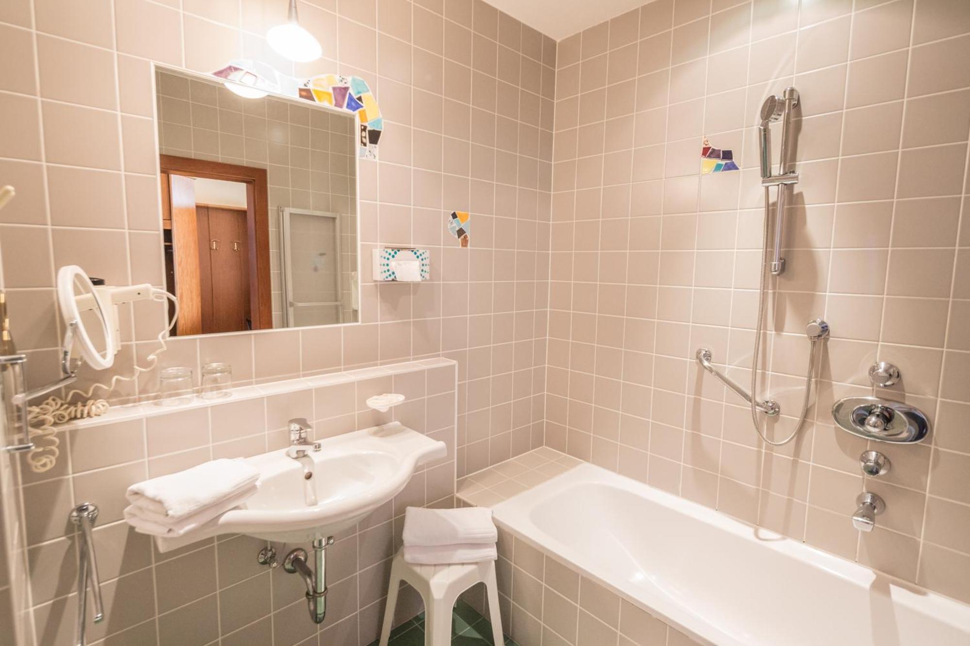 Hotel Eitljoerg Wina Bagian luar foto
