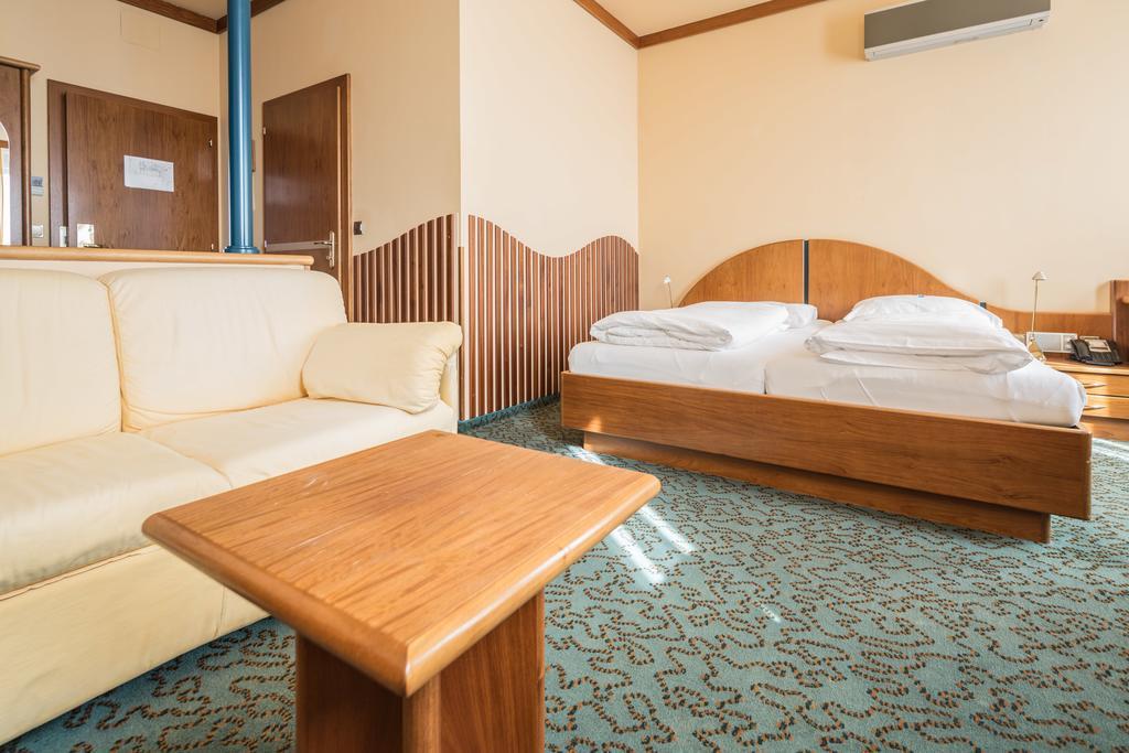 Hotel Eitljoerg Wina Bagian luar foto