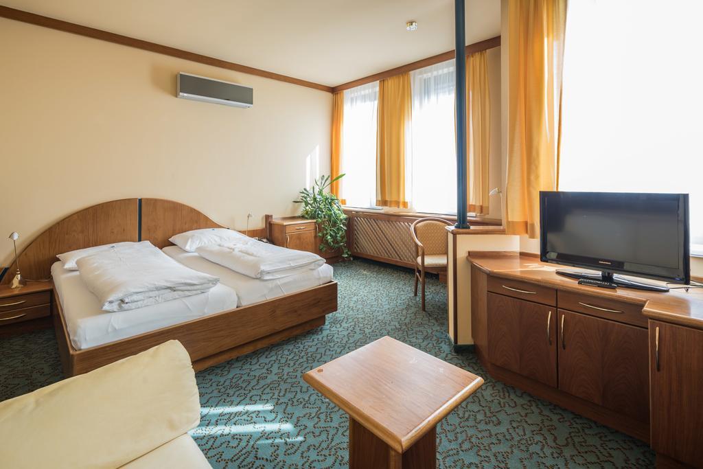 Hotel Eitljoerg Wina Bagian luar foto